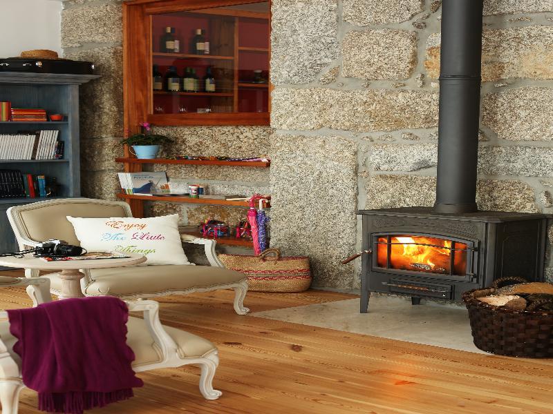 Вилла Solar Egas Moniz-Charming House & Local Experiences Paco de Sousa Экстерьер фото